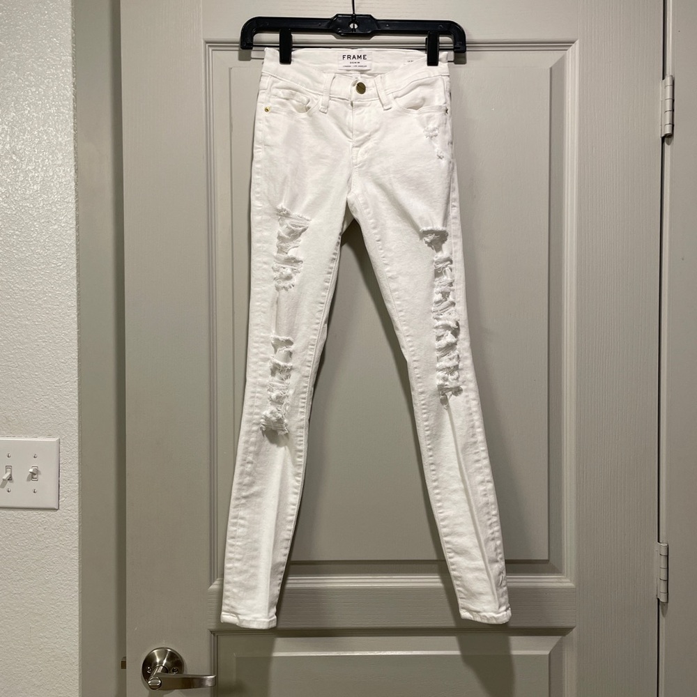 NWOT Frame Le Skinny de Jeanne White Torn Jeans 23
